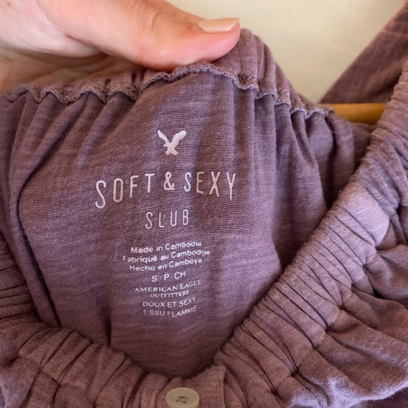 American Eagle Soft and Sexy Off The Shoulder Top - Picture 3 of 4